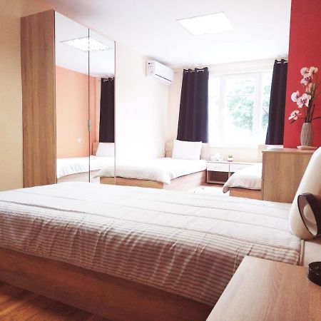 Roma Hostel Varna Buitenkant foto