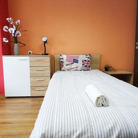 Roma Hostel Varna Buitenkant foto