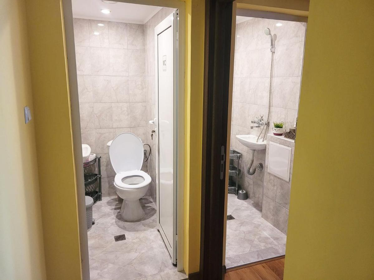 Roma Hostel Varna Buitenkant foto