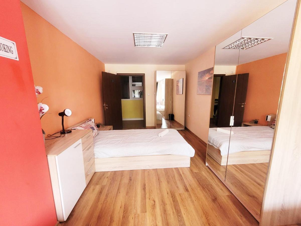Roma Hostel Varna Buitenkant foto