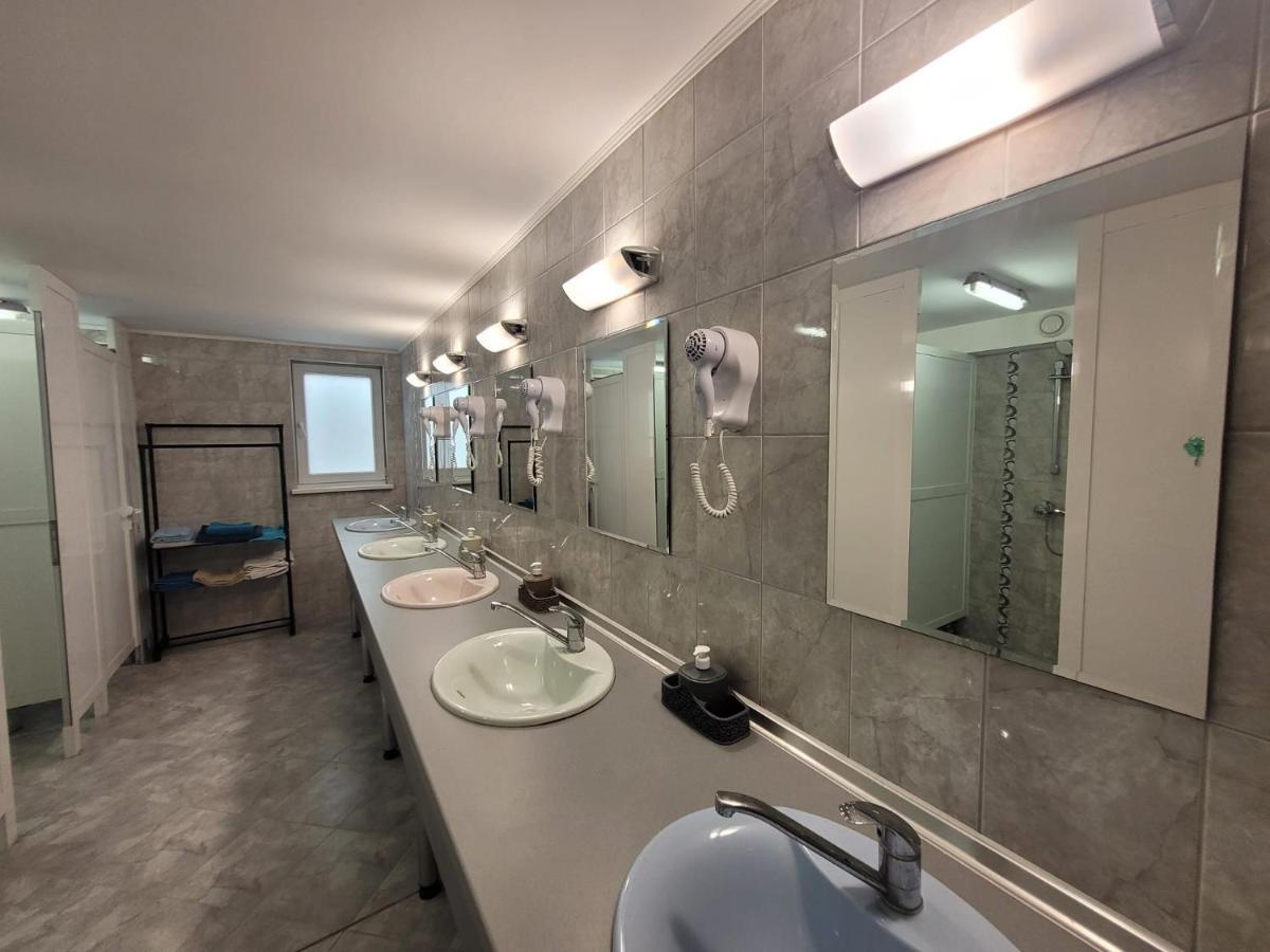 Roma Hostel Varna Buitenkant foto