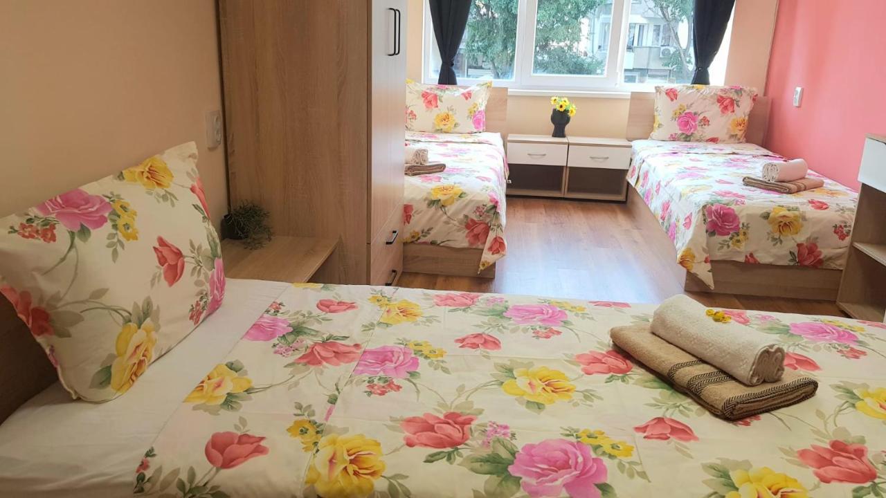 Roma Hostel Varna Buitenkant foto