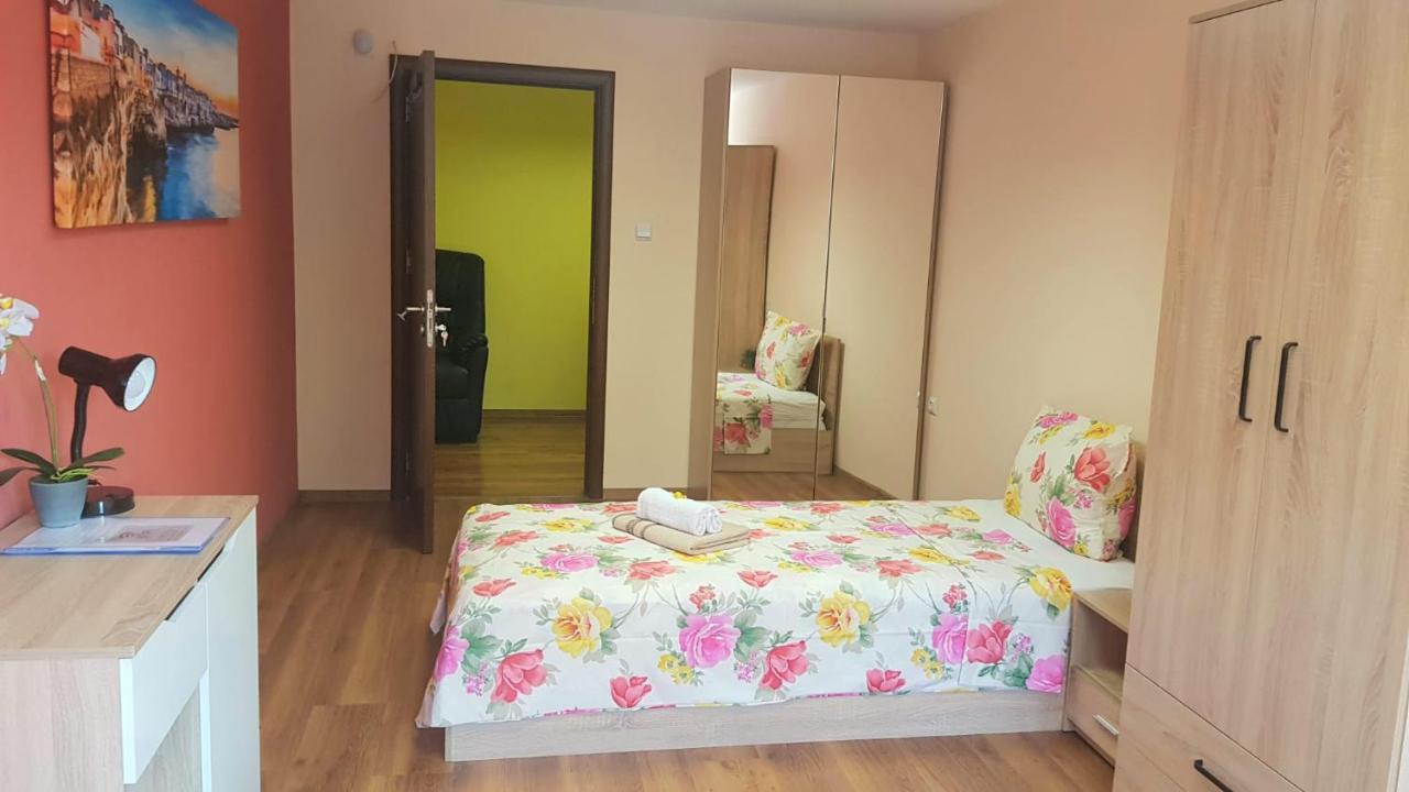 Roma Hostel Varna Buitenkant foto
