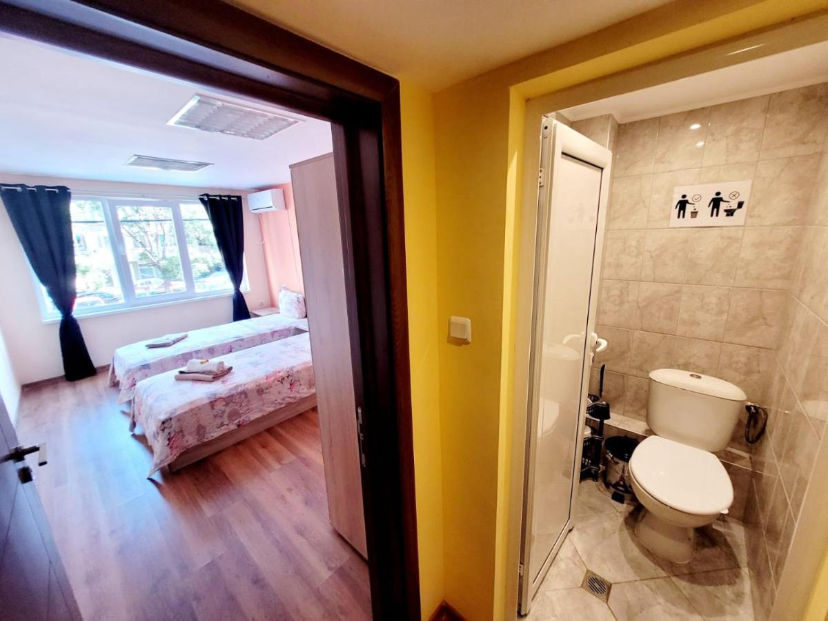 Roma Hostel Varna Buitenkant foto